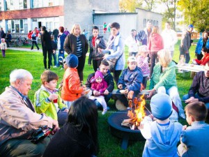 Spoločná opekačka škôlkárov a seniorov