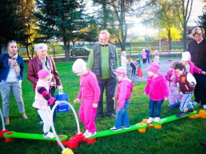 Spoločná opekačka škôlkárov a seniorov