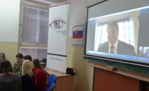Cez video v Bruseli