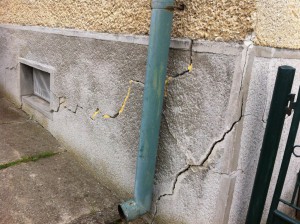 Aktívne svahové deformácie na Remeselníckej ulici.