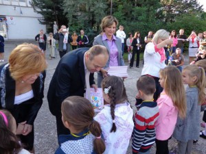 Prváčikovia dostali na začiatok školského roka darčeky