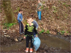 Umiestnenie striešky nad studničkou – Tím ZŠ Rastislavova