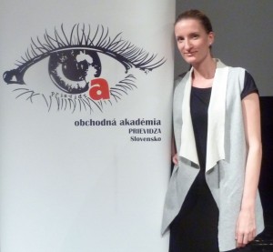 Adela trochu inak