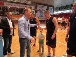 Putovný pohár po prvý raz v rukách BJ-TEAM