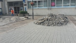 Lokálne opravy dlažby na Námestí slobody