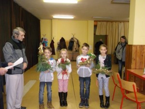 Študenti súťažili o najkrajší vianočný svietnik
