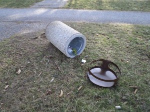 Vandalizmus na odpadkových košoch