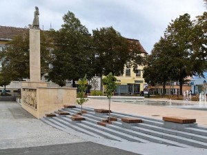 Námestie s fontánou po rekonštrukcii