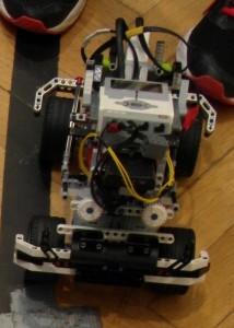 Študenti z Prievidze na súťaži robotiky