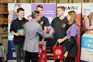 Bývalý študent ZŠ Mariánska v Prievidzi úspešný na programátorskej súťaži v Prešove