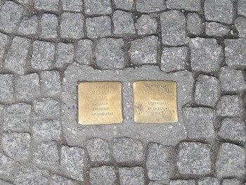 Osadia pripomienkové kamene obetiam holokaustu