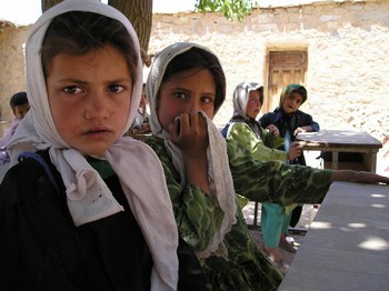 Študenti Obchodnej akadémie pomáhajú deťom v Afganistane